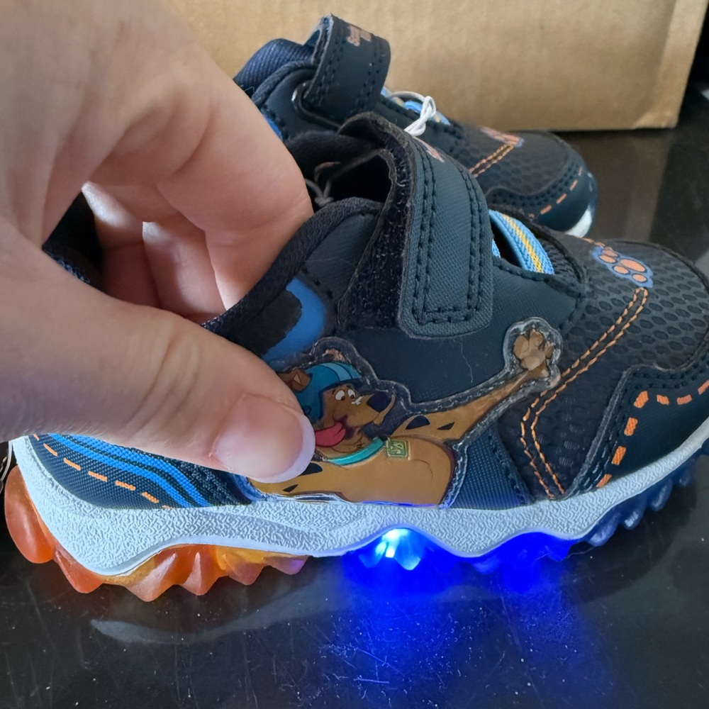 Warner Bros. Scooby-Doo Light-Up Sneakers